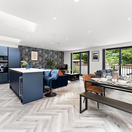 Stylish Large Leeds Apartment - Parking Exteriör bild