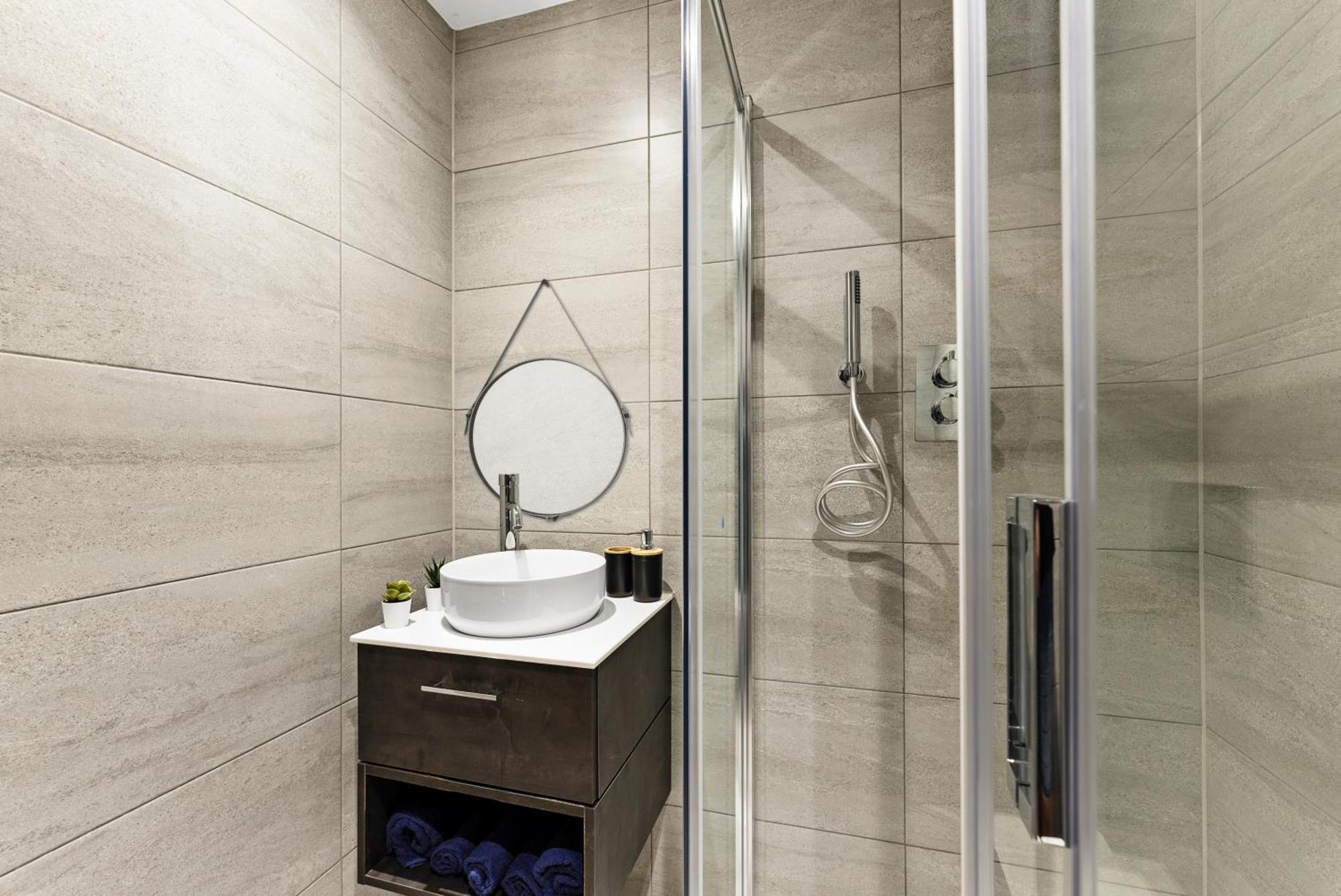 Stylish Large Leeds Apartment - Parking Exteriör bild